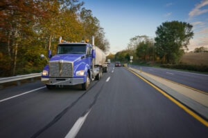 18,wheeler,tanker,truck,on,highway